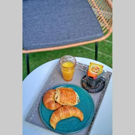 T2 Luxe Proche Paris Terrasse Parking Prive Apartment